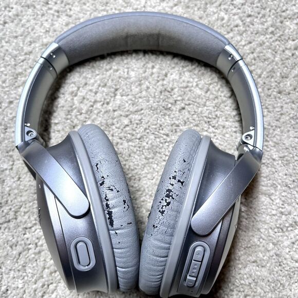 Bose QuietComfort WIRELESS Bluetooth Noise Canceling Headphones -Silver w/ Case - Picture 4 of 9